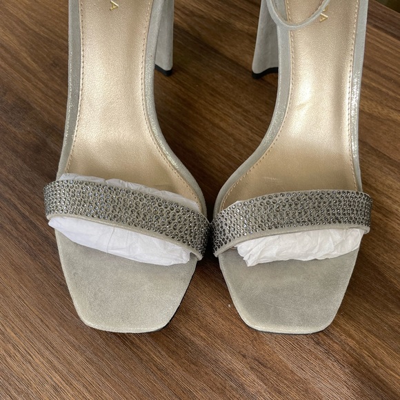 Pelle Moda Ankle Strap Heel- Sz 8.5 - Picture 4 of 9